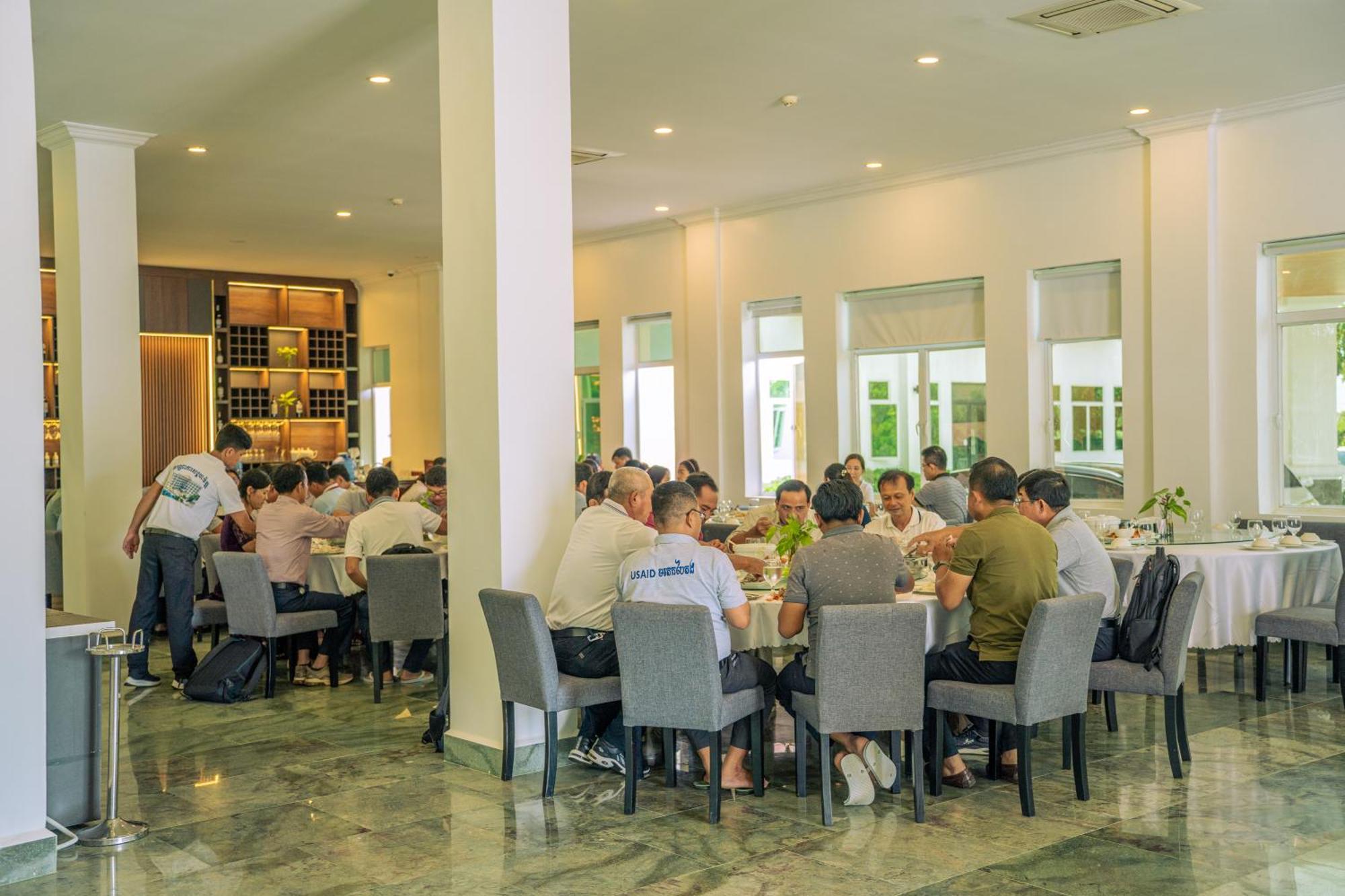 Sangkahak Mith Hotel Kep Luaran gambar