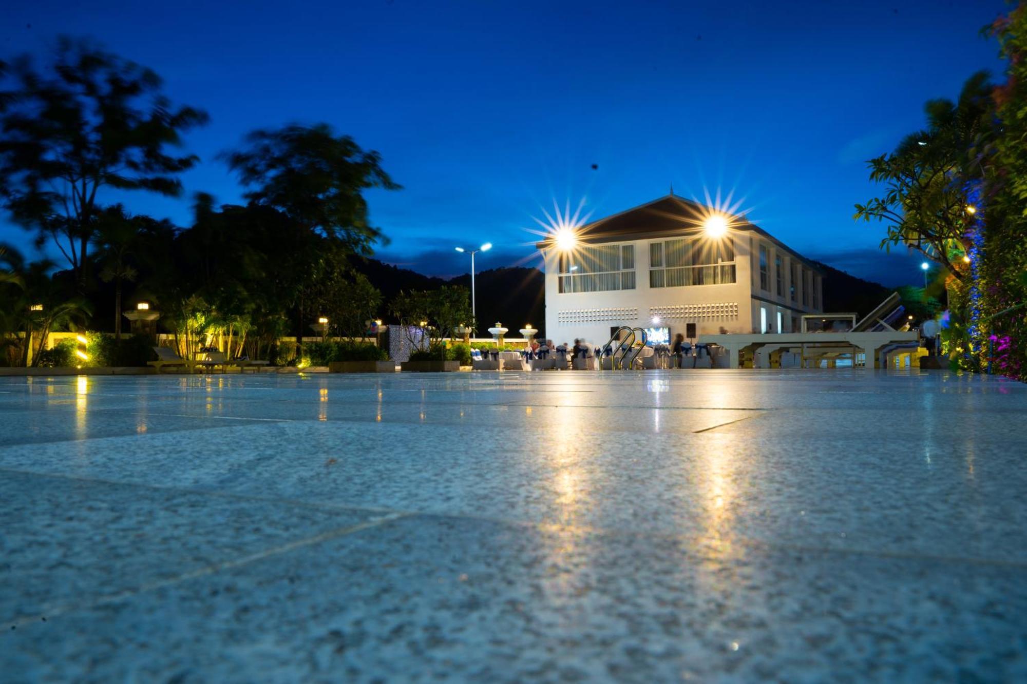Sangkahak Mith Hotel Kep Luaran gambar